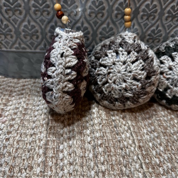 Hand knit/crochet country style Christmas ornaments, set of 3 - Picture 11 of 11